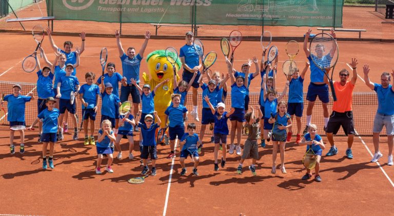 Sommerfest und „Maskottchen-Taufe“ beim DJK-TC Passau-Grubweg